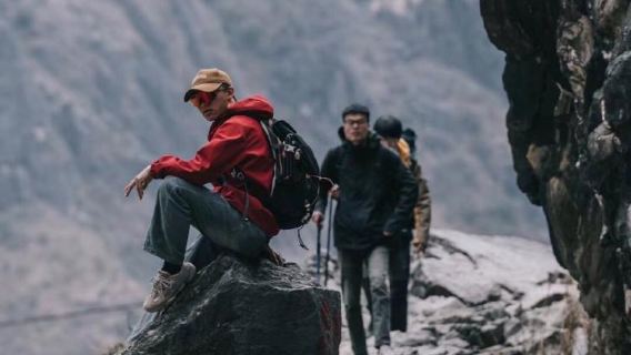 Desfiladeiro do Tigre + Trekking no Desfiladeiro do Tigre Médio + Transporte compartilhado em van de 7-14 lugares + Partida de Lijiang/Shangri-La + Ponto de partida opcional