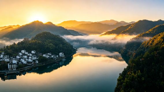 Transfert à domicile inclus | Expérience de visite d'une demi-journée à la Galerie paysagère du Xin'anjiang dans la région de Huangshan / Option voyage en groupe ou groupe privé