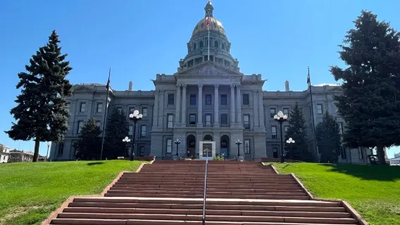 Excursión personalizada por el centro de Denver y sus alrededores | Capitolio + Museo de Arte + Parque Red Rocks※observación del atardecer