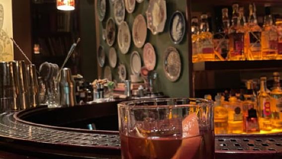 Belgrade: Nightlife Experience with Photos, Drinks, and Bars