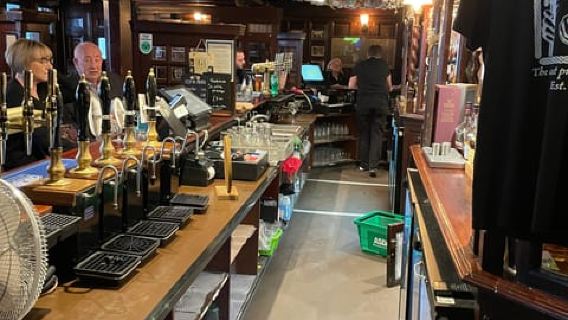 Glasgow: Go Drinking Whisky with a Scotsman