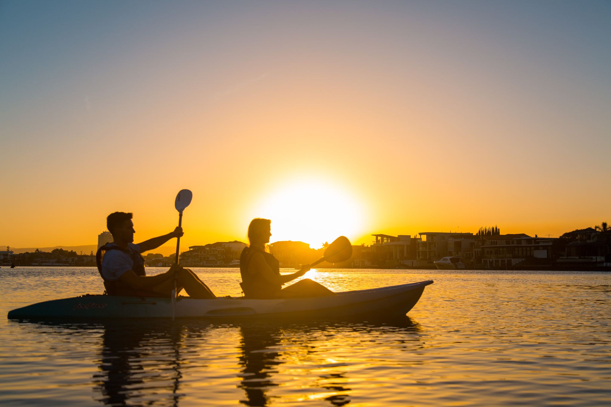 Australian Kayaking Adventures 1.5-hour kayaking tour [Surfers Paradise Sunset Kayaking Tour in Gold Coast]