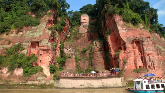 Chengdu Forschungsstation für die Zucht von Großen Pandas und Leshan Großer Buddha Tagesausflug [Kleingruppen Tagesausflug mit Fahrgemeinschaft ]