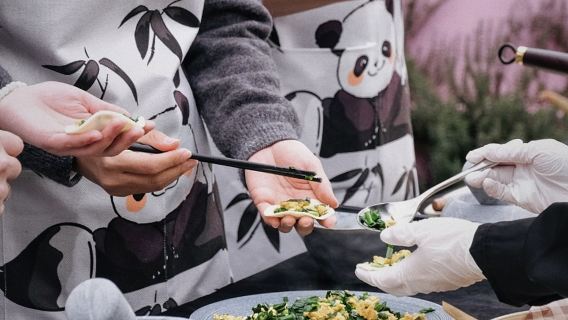 Rooftop Gardon cooking class+Visit local market+Free beer