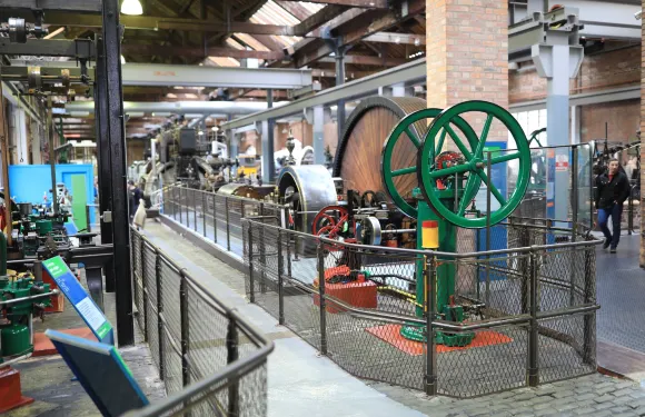 曼徹斯特時空膠囊；從蒸汽機轟鳴到未來之城空間跳躍之旅