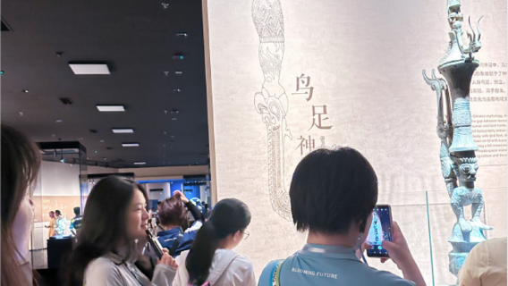 Pandatukikohta + Sanxingdui päiväretki [yksityinen ryhmä + sisältää kuljetuksen + sisältää liput + 1V1-opas]