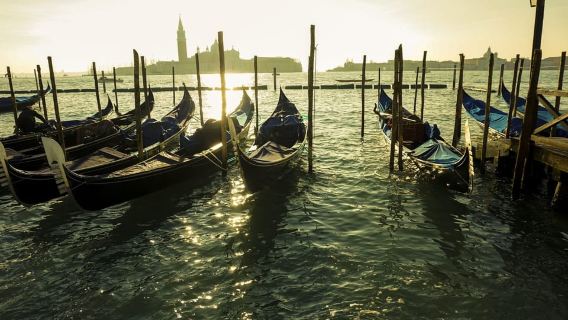 Venice: Tour đi thuyền Gondola chung