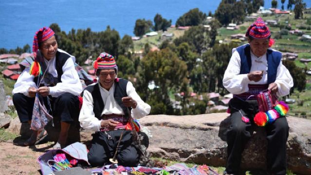 Puno : Excursion à la journée au lac Titicaca avec déjeuner typique