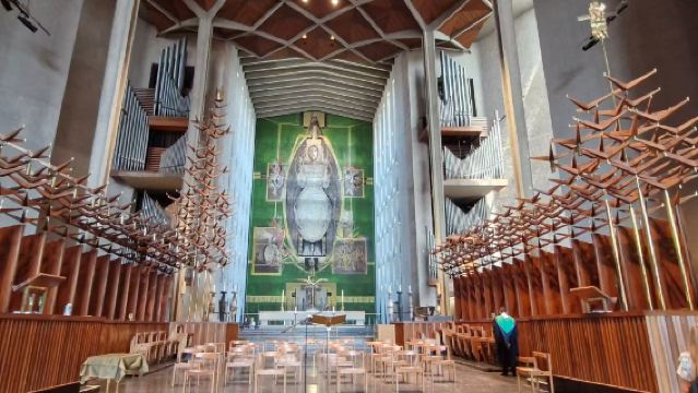 Lawatan sehari dari Birmingham, UK ke Katedral Coventry + Istana Warwick + Bukit Malvern