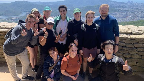 Busan: Đi bộ đường dài và thưởng thức rượu gạo tại ngôi làng ẩn mình