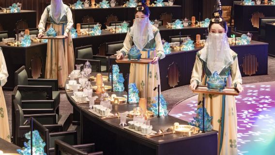 HongDingYan Imperial Banquet Show - Chengdu, Sichuan|Immersive Hot Pot Dining Show Cultural Feast [Optional Makeup & Costume Service + Dining with Colored Glassware + Original Soup Base]