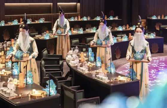 【紅鼎艷·宮廷餐秀】四川成都紅鼎艷盛宴|沉浸式火鍋餐秀文化盛宴【可選妝造服務+使用琉璃盞食器+原創鍋底】