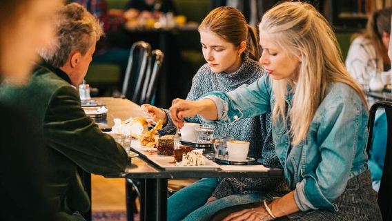 Tur Kopi, Kue & Kue Kering Wina dengan Kisah Lokal