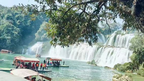 2–8 people small group tour|private tour|Chongzuo Departure and Return: Huashan Rock Paintings + Pingxiang Friendship Pass