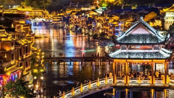Private Transfer from Zhangjiajie to Furong Town  and stops at Fenghuang old town