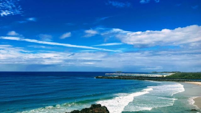 Chinese Group Tour - Gold Coast Premium Small Group: Currumbin Wildlife Sanctuary + Point Danger + Burleigh Heads Day Tour