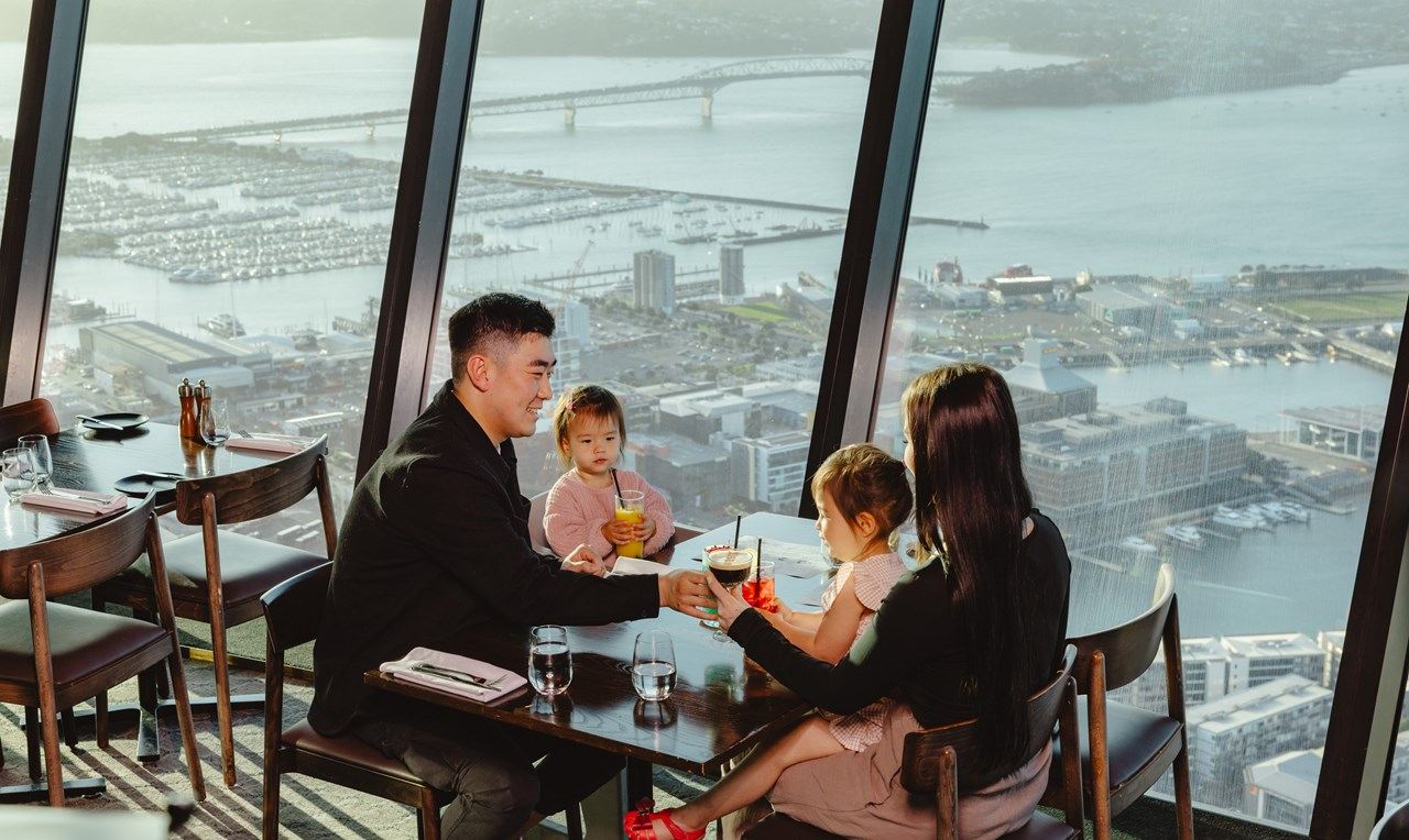 Orbit 360°, restaurant tournant à Auckland en Nouvelle-Zélande - Déjeuner et dîner