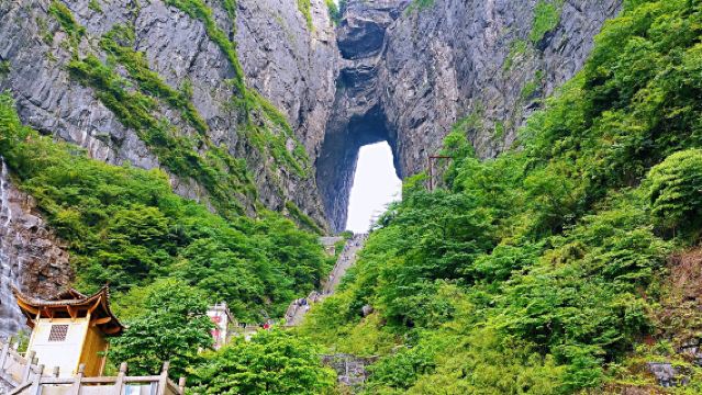 Tagesausflug zum Tianmen-Berg + Tianmen-Höhle + Glasbodenweg [Option für Kleingruppe oder Privattour | Linien A, B, C]