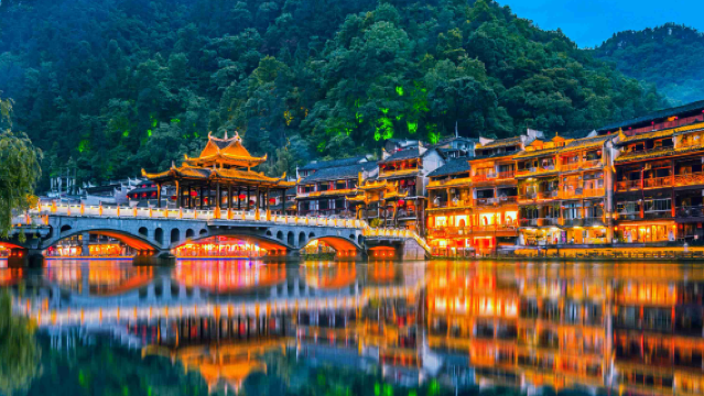 [Departing from Tongren] Fenghuang Ancient Town Private Guided Day Tour - A Date with Western Hunan