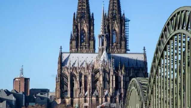 Cologne: Customized 1-Day Private Charter Tour [Optional City Attractions + Chinese-Speaking Driver with Pickup Service]