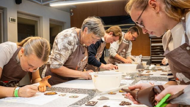 Bruges: Chocolate Making Workshop and Chocolate Museum Entry