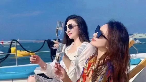 3-stündige Luxusyacht-Ausfahrt auf Phoenix Island Sanya mit Hochseefischen, Jetski-Erlebnis sowie Obst, Getränken und Mineralwasser