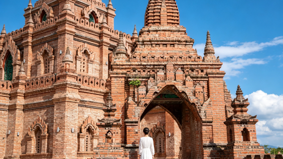 Berlepas dari Tengchong: Jambatan Longjiang + Ruili Satu Kampung Dua Negara + Pintu Gerbang Negara Jiegao + Kuil Buddha Agung + Pintu Sempadan Wanding
