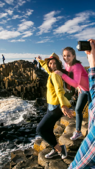 Giant's Causeway + The Dark Hedges + Belfast 1-Day Tour [Round-Trip from Dublin + English-Speaking Driver Guide]