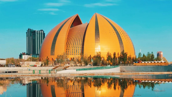 Lawatan Sewa Peribadi Eksklusif: Teater Besar Changji Xinjiang + Jalan Makanan Hui + Pemandangan Sungai Binhu