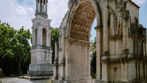 Lawatan Sehari ke Arles + Jambatan Saluran Gard (Tiket Tidak Termasuk): Jejak Bunga Matahari Van Gogh
