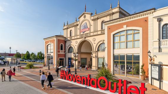 Venice outlet shopping package (includes round-trip ticket + additional 10% discount card + €5 meal voucher) - designer outlet Noventa di Piave