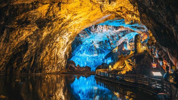 One Day Tour Depart from Guiyang | Zhijin Cave Sightseeing & Wujiang Baili Gallery Cruise