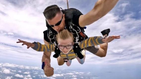 Skydiving for two in Pattaya, Thailand (includes round-trip hotel transfer and aerial views of Pattaya bay)