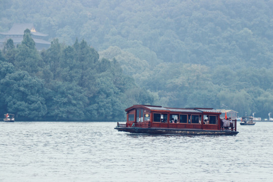【西湖包船尊享】12人包船1小時+船上下午茶+講解 ·精華體驗