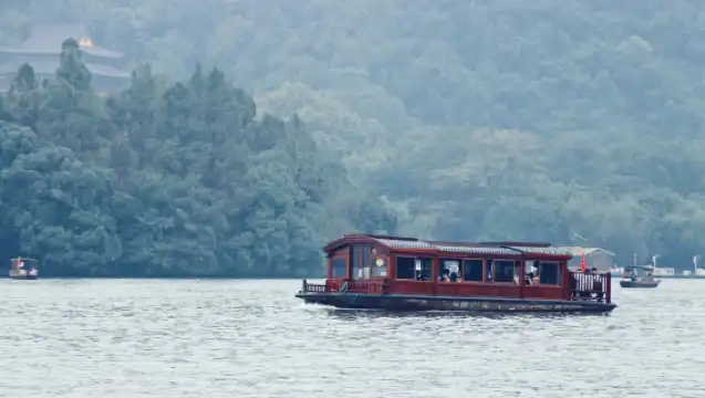 杭州雷峰塔+西湖遊船環湖(不登島)+2小時人文導覽服務半日遊