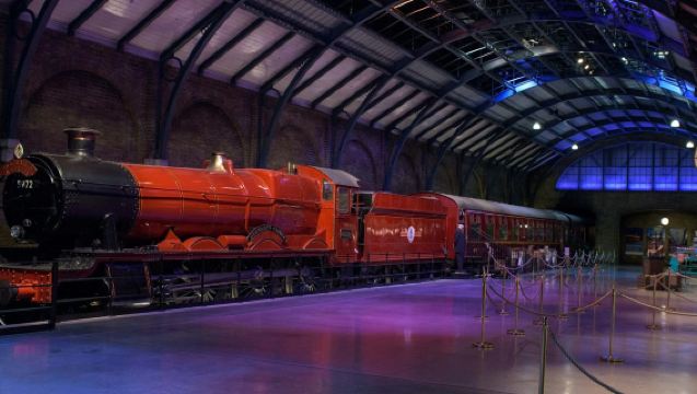 สตูดิโอแฮร์รี่ พอตเตอร์ วอร์เนอร์ บราเธอร์ส ลอนดอน: บัตรเข้าชม + บริการรถรับส่ง