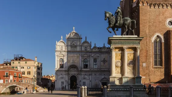 Hidden Venice: The Unusual Walking Tour & Gondola Ride