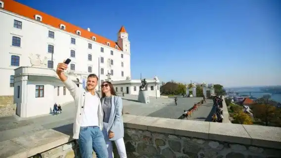 Exploring Bratislava Guided Walking Tour with Castle Admission
