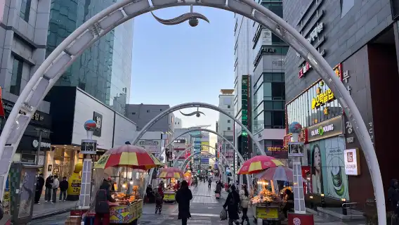 釜山龍頭山公園＆影島大橋＆札嘎其市場一日遊