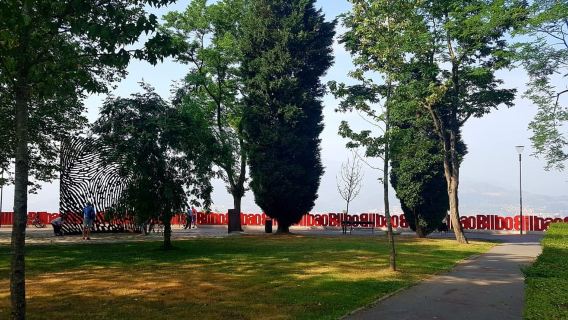 Recorrido a pie por Bilbao y teleférico en español