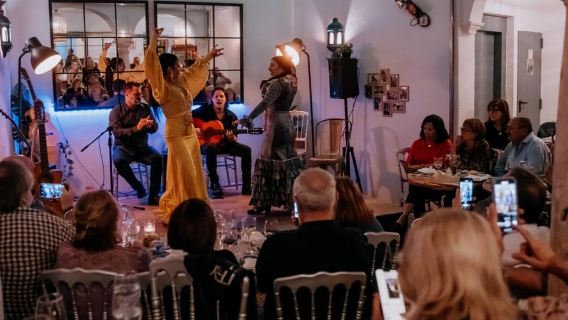 Córdoba: Tablao Flamenco at Doble de Cepa with Optional Meal