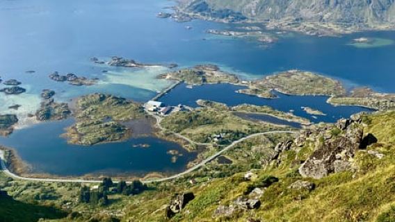 Stamsund: Aventura alpina en la cresta de Steinetinden con guía