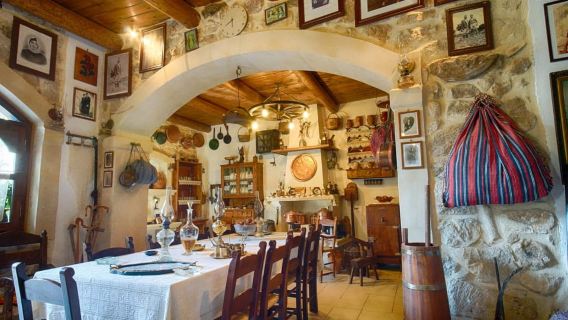 From Rethymno: Cretan Night Music, Food & Dancing