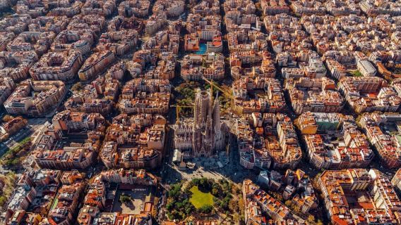 Tour trực thăng riêng tư Barcelona & Montserrat