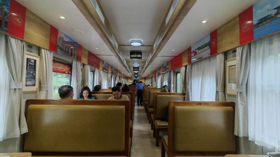 Excursión de un día en el tren turístico rojo de Shanghái a Jiaxing: siguiendo los pasos de los predecesores hasta el Primer Congreso Nacional del Partido Comunista de China en el Lago Sur