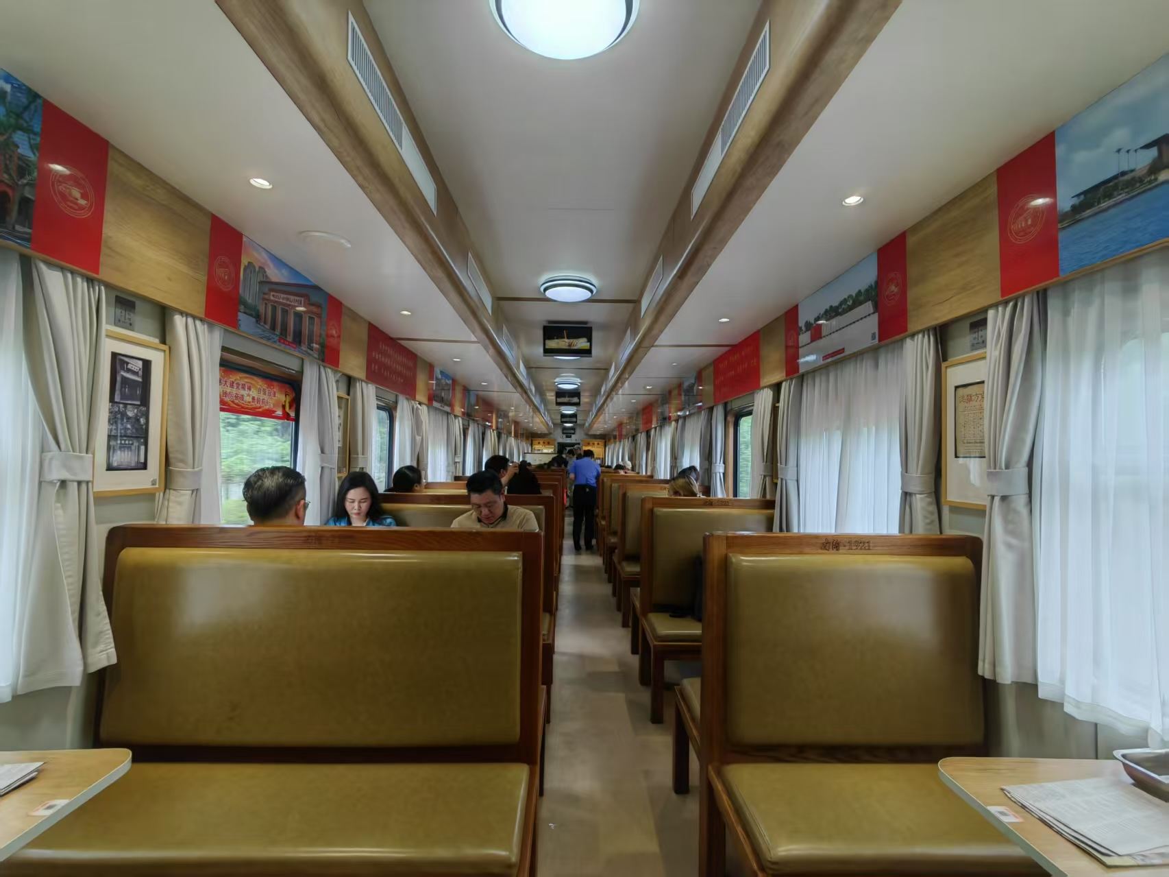 ทัวร์วันด้วยรถไฟท่องเที่ยวเส้นทางแดงจากเซี่ยงไฮ้สู่เจียซิง: ตามรอยบรรพบุรุษสู่ทะเลสาบหนานหูที่ประชุมใหญ่ครั้งที่ 1 ของพรรคคอมมิวนิสต์จีนปิดฉาก