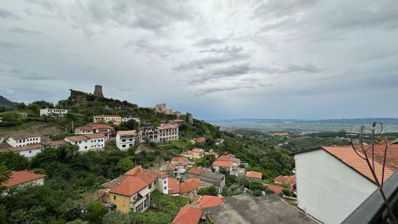 De Tirana : visite guidée du château de Kruja, du bazar et du musée