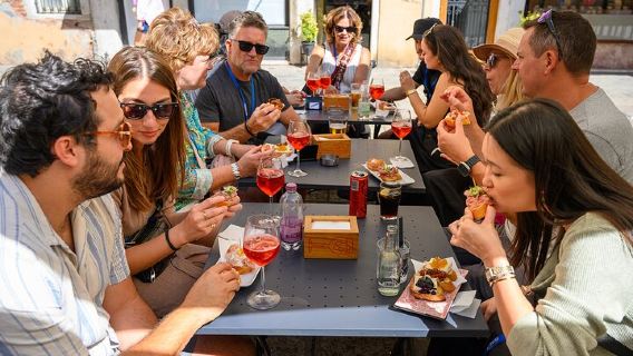 Venetiaanse cicchetti, streetfood- en sightseeingwandeling met lokale gids