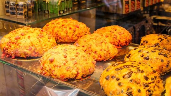 Lawatan Makanan Bandar Lama Lyon dengan 6 Hidangan Makanan Perancis & Wain Baik