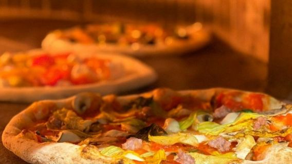 Corso di cucina per pizza e gelato in un agriturismo toscano vicino a Firenze